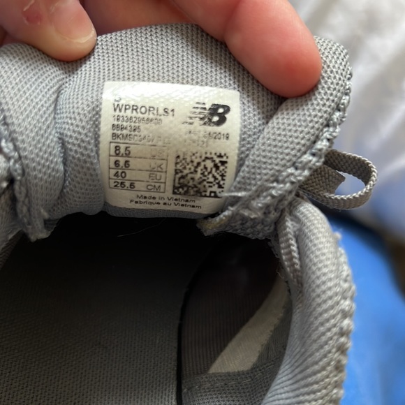 New Balance Shoes - Picture 4 of 4